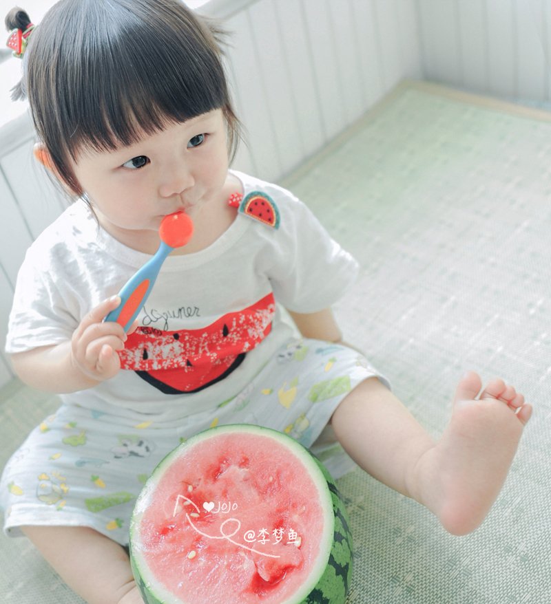 一颗西瓜能拍出怎样的儿童写真
